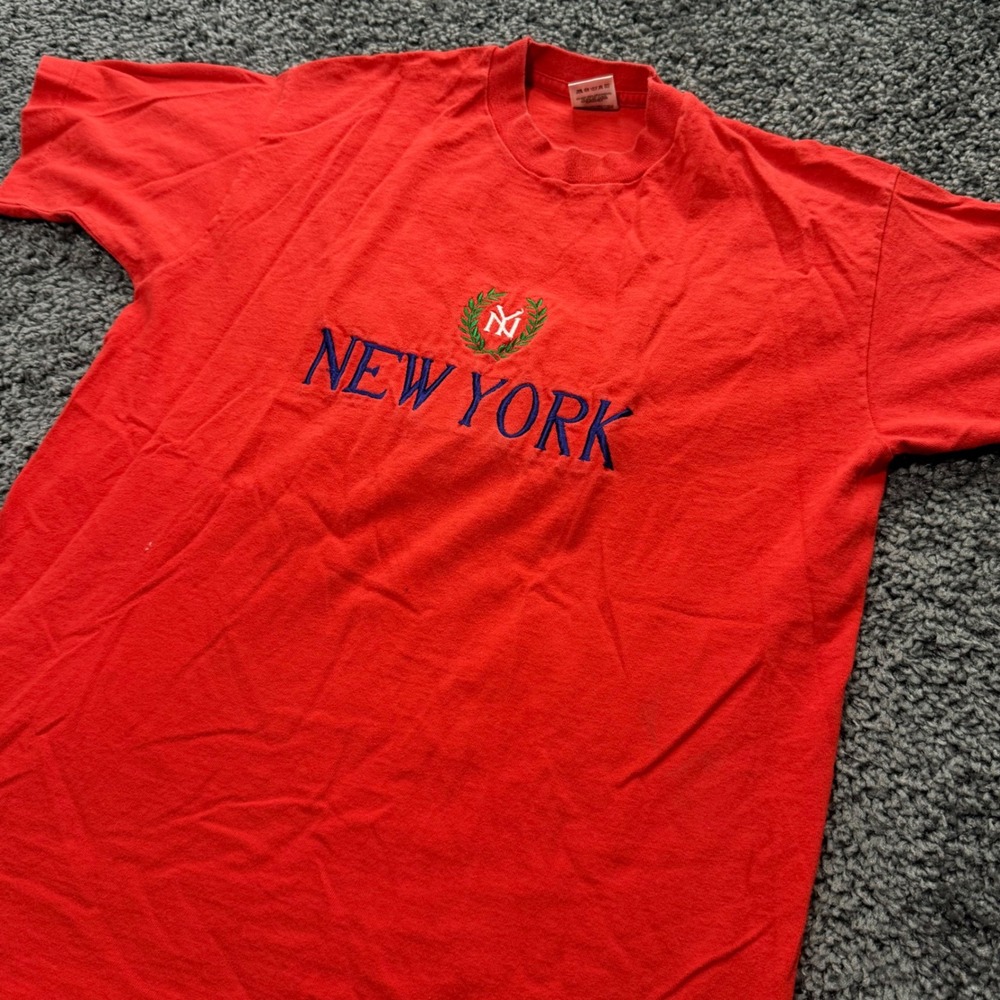 Vintage Fruit of the Loom New York T-Shirt Mens Red Excellent Embroidered Size M
